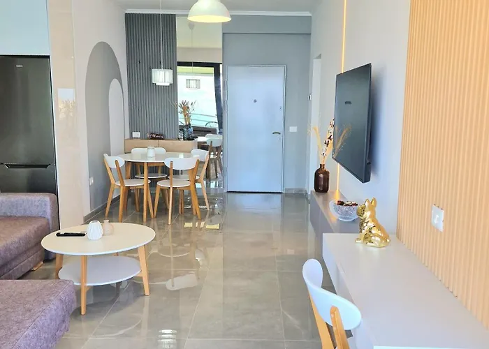 公寓 New Beachfront Pirali In *